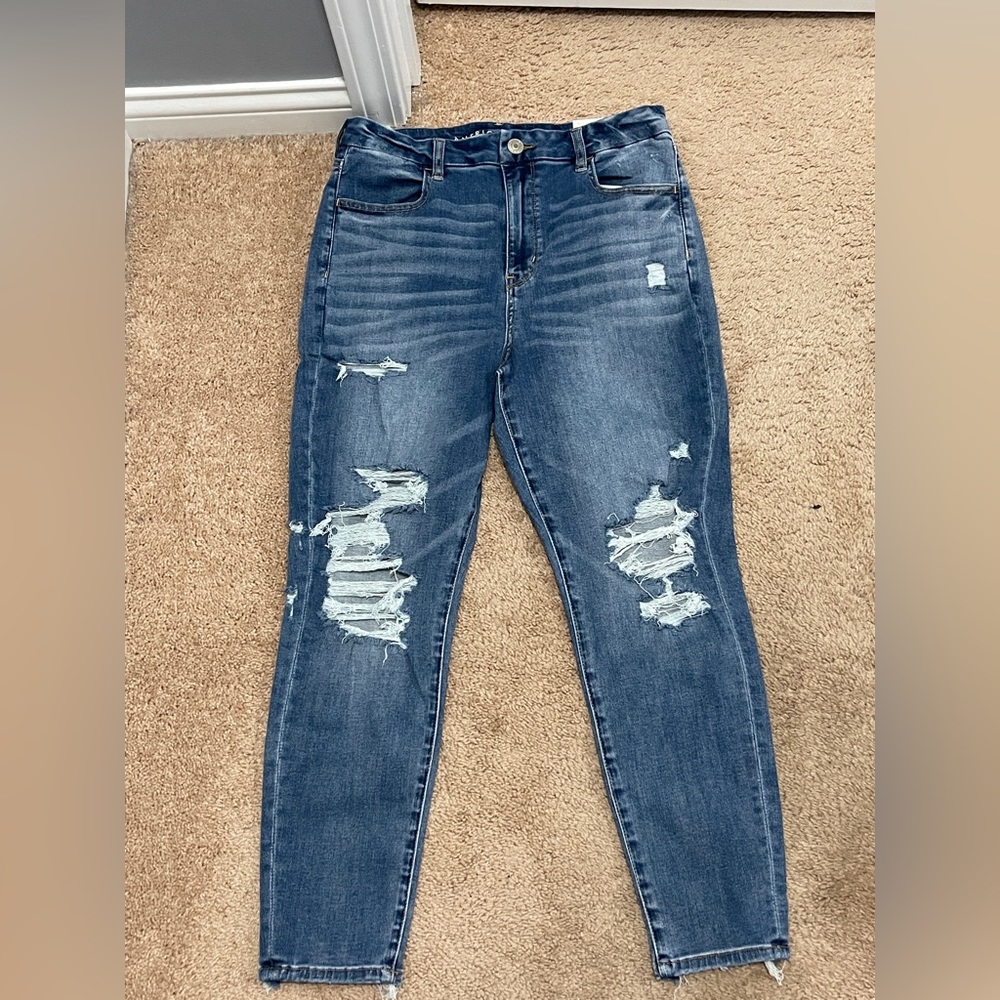 Curvy Hi-Rise Jegging. Next Level Stretch.14S (32W) W/holes. Never worn W/ Tags.